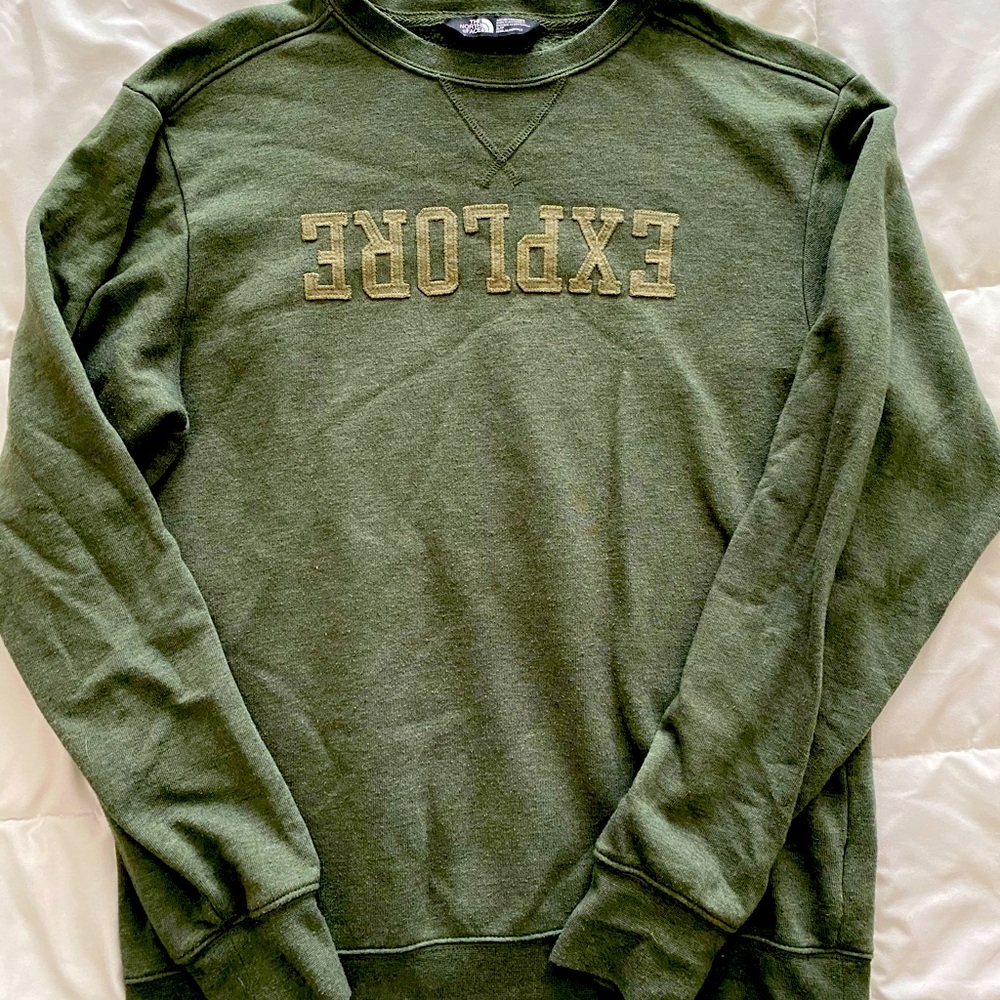 Men’s North Face sweater